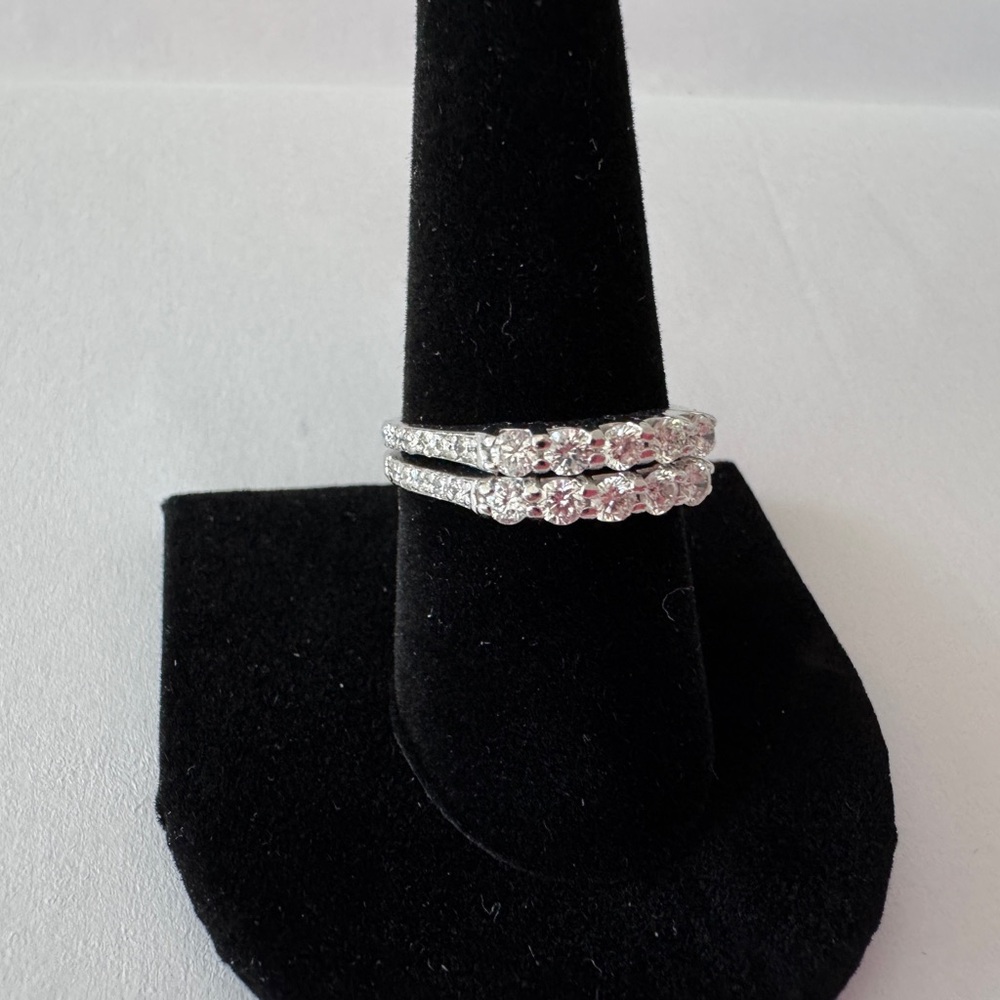 Twin Round Cut Diamond
Wedding Bands 14K
White Gold 8.5 5 Front &
12 Sides